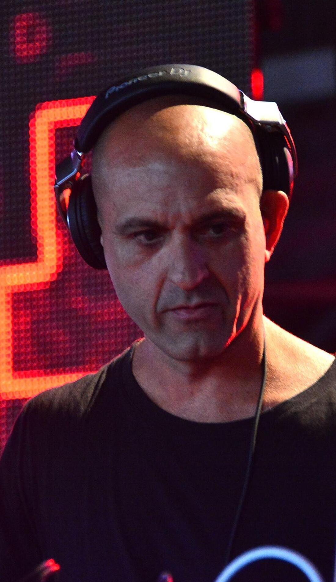 A Victor Calderone live event