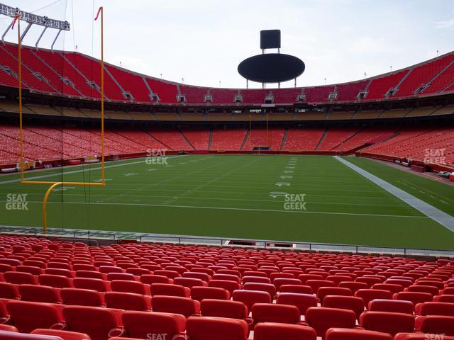 4 LAS VEGAS RAIDERS @ KANSAS CITY CHIEFS TICKETS SEC 106 ROW 6 NFL 12/25